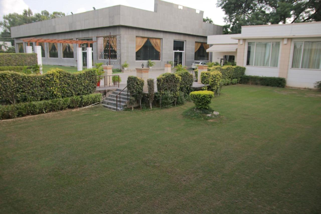 Opulent By Udman Chhattarpur New Delhi Exterior photo