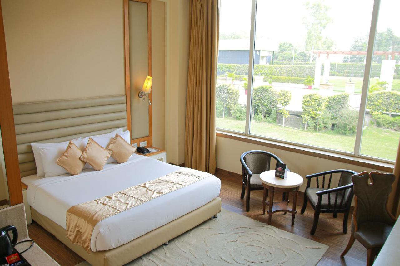 Opulent By Udman Chhattarpur New Delhi Exterior photo