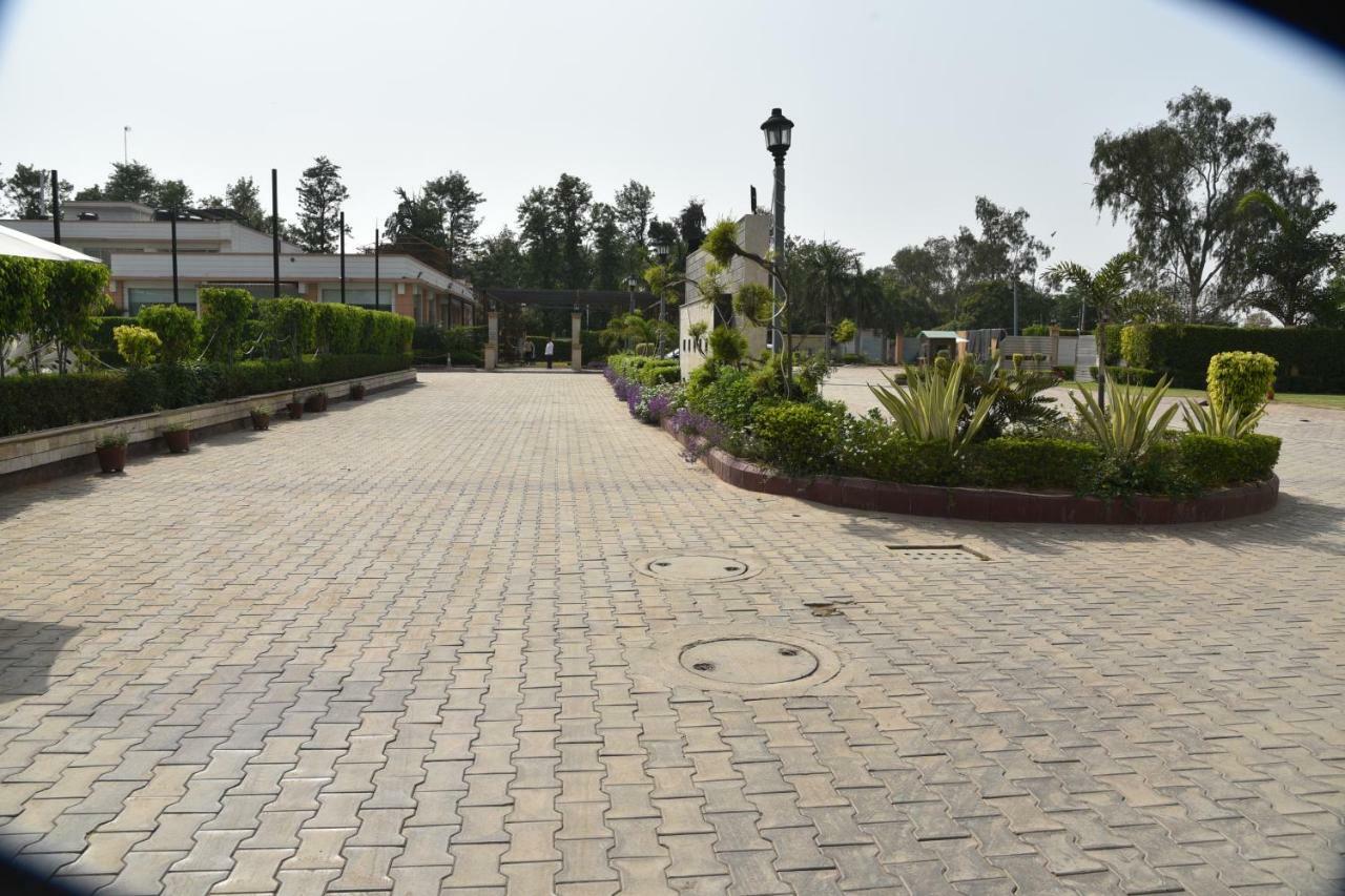 Opulent By Udman Chhattarpur New Delhi Exterior photo