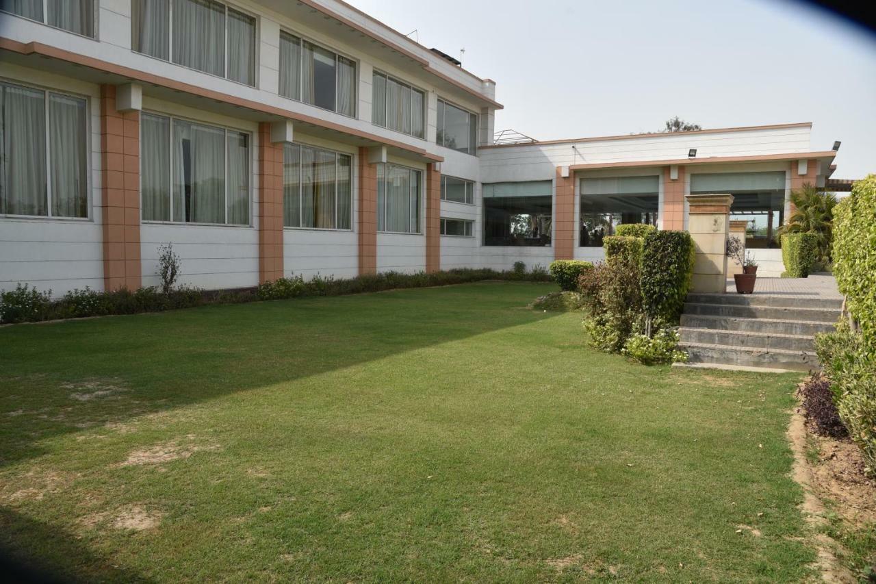 Opulent By Udman Chhattarpur New Delhi Exterior photo